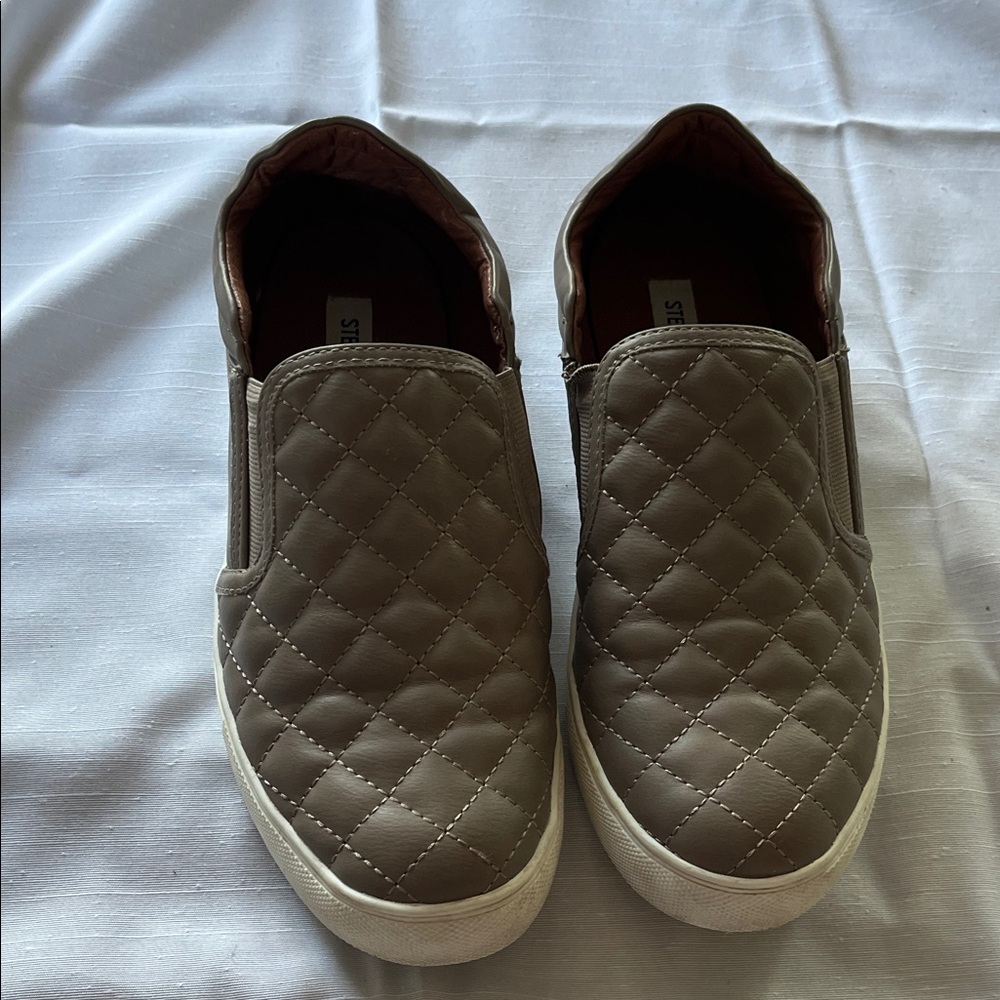 Steve‎ Madden Quilted Slip-On Loafers - Taupe
